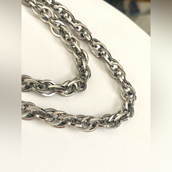 Vintage Silver Tone Long Necklace / Silver Chain - Picture 2 of 8
